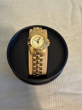 Vintage GUESS G095 Women’s Gold Tone Quartz Watch Japan Movement